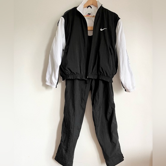 Vintage Nike Tracksuit Black/White Jacket/Pants Nylon Set Removable Sleeves M - Picture 1 of 16